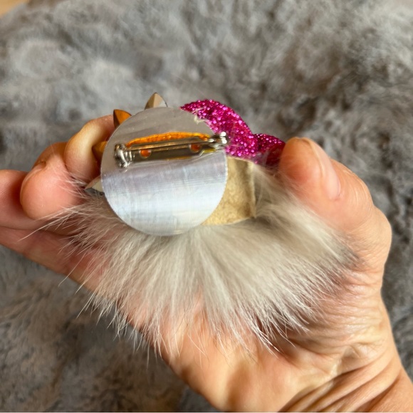 Vintage art deco porcelain and mink woman in pink hat brooch pin - Picture 13 of 13